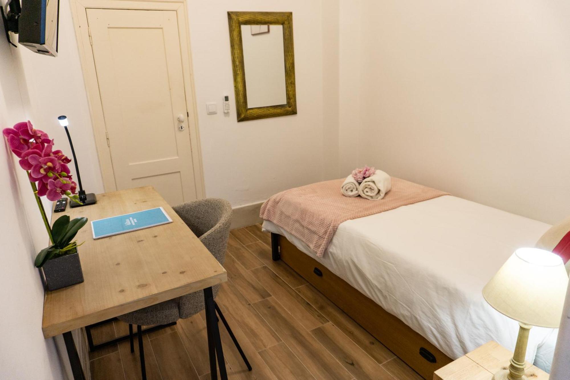 Hotel Lalitana Townhouse Lagos Zimmer foto