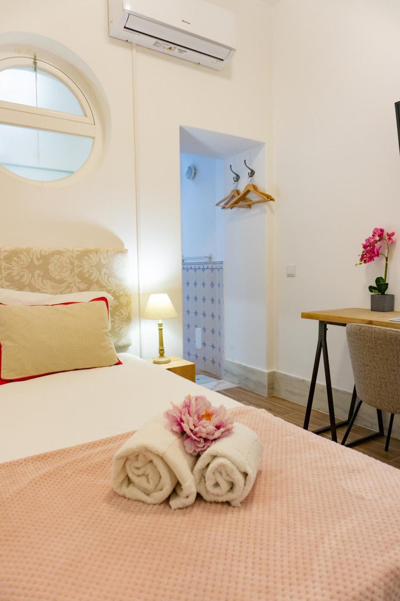 Hotel Lalitana Townhouse Lagos Zimmer foto